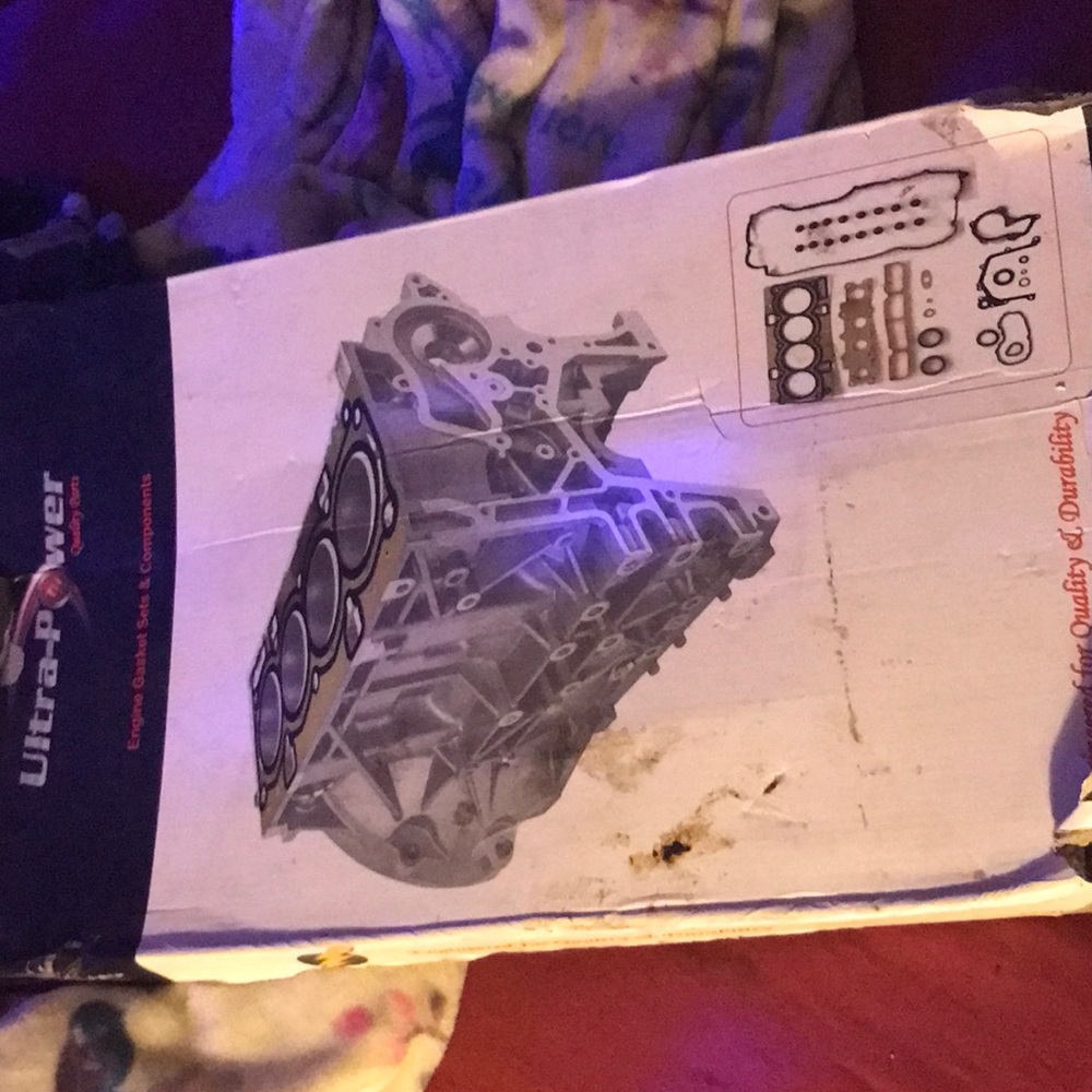 I’m selling a cylinder head gasket set for a Mitsubishi eclipse 2003